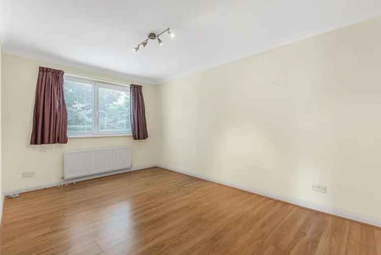 Flat For Sale in London, England