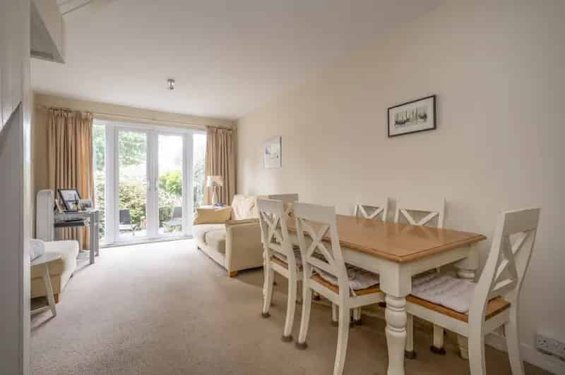 2 Bedroom House for Sale Near Putney Hill