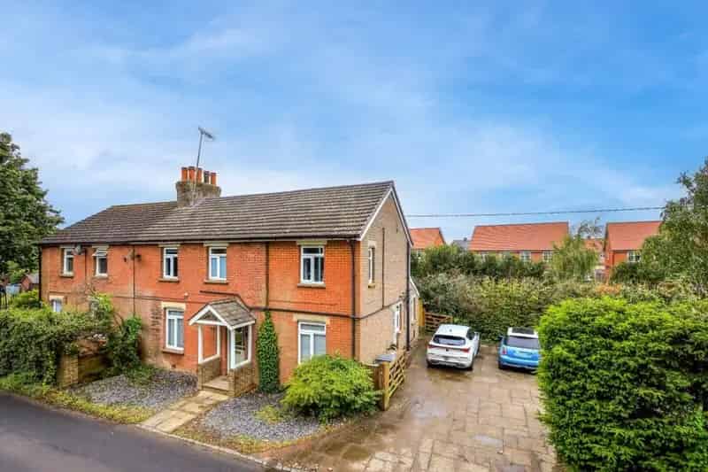 4 Bedroom Victorian Home with Bar Garage and Large Garden