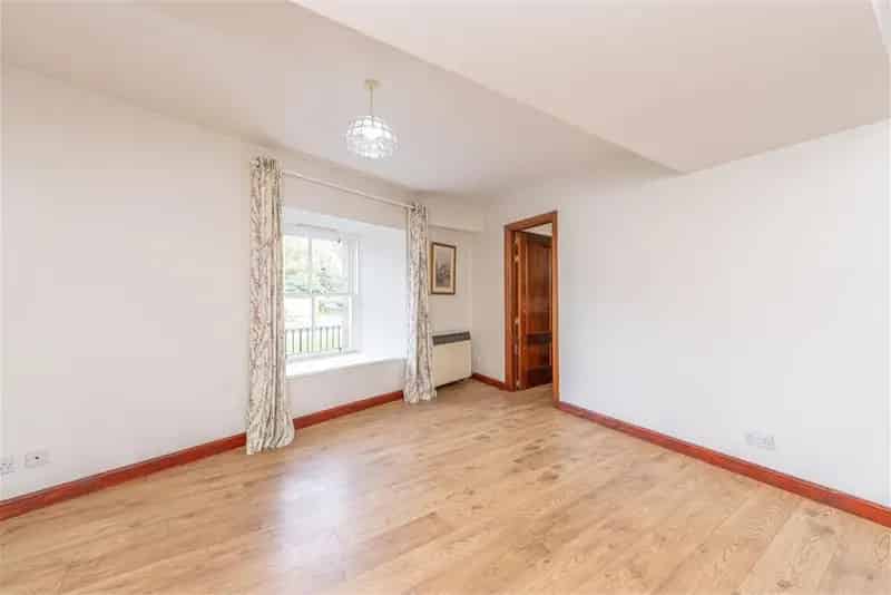 2 Bed Flat Ground Floor Leith Bonded Warehouse Conversion Gated Parking