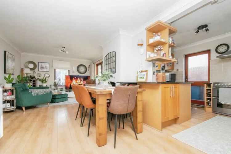 5 Bedroom Family Home East Ipswich Modern Design Smart Home