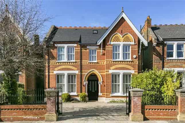 5 Bedroom Detached House for Sale in Mount Park Crescent London W5