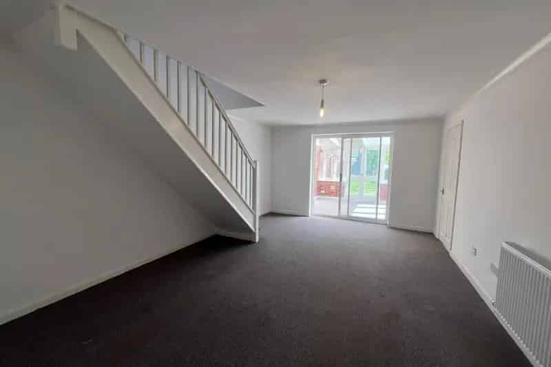 4 Bedroom House with Driveway and Conservatory - Zero Deposit Guarantee