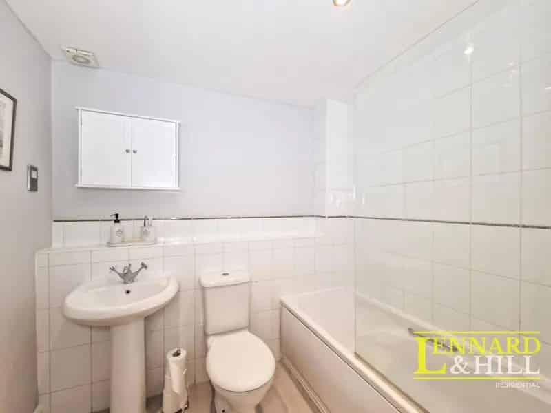 2 Bed Flat for Sale Near Harris Academy and Chafford Hundred Station