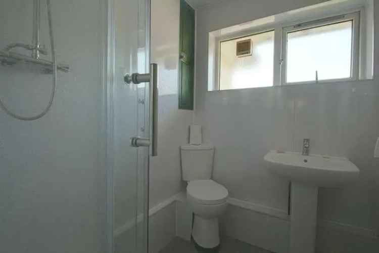 1 Bed Flat for Sale - Modern Shower Room and Communal Parking