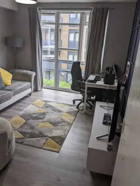 Spacious 1-bed Flat Near Canada Water  -  Swap for 2 or 3-bed Property