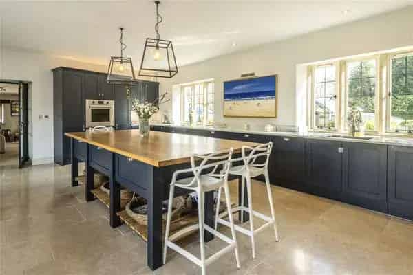Luxury 5-Bedroom House with Pool and Outdoor Kitchen in Ascott-under-Wychwood
