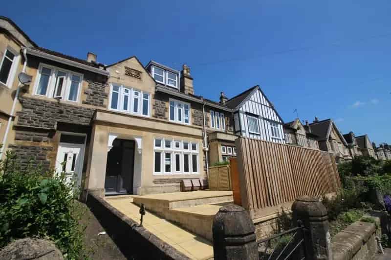 2 Bedroom Apartment to Rent in Bath