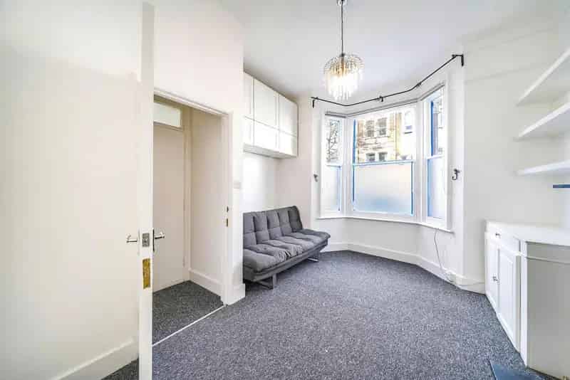 2-Bedroom Ground Floor Flat with Private Garden