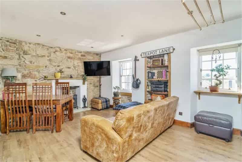 2 Bed Flat Dalkeith - Second Floor Flat Near Amenities