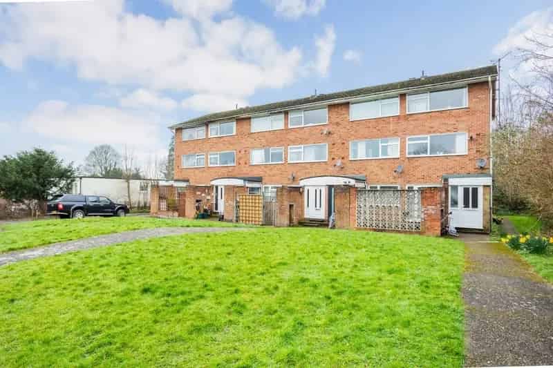 2 Bedroom Flat to Rent Near Reigate Station