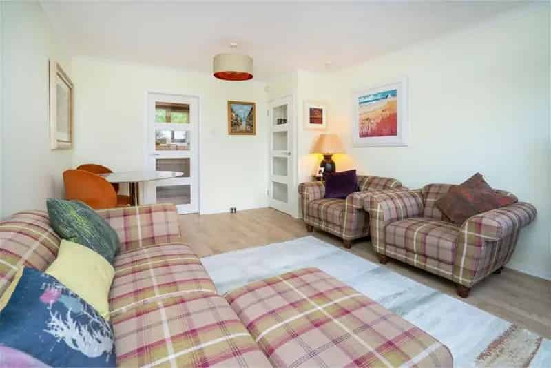 2 Bed Flat Trinity Edinburgh - Waterfront Location