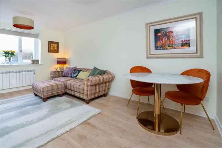 2 Bed Flat - Maindoor with 1 Reception Room