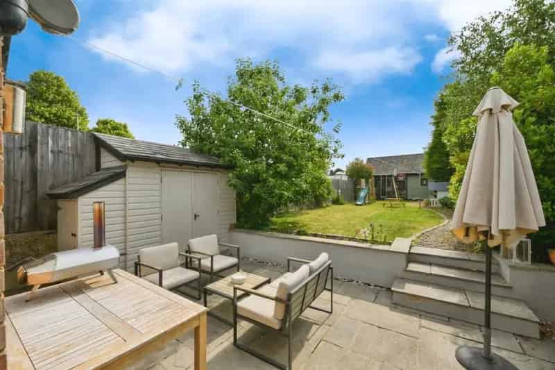 Extended Three Bedroom Semi Detached House Sawbridgeworth