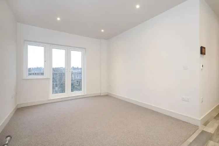 Raynes Park 2-Double Bedroom Apartment with Balcony