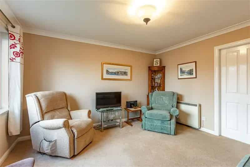 2 Bed Semi Detached House with 1 Reception Room
