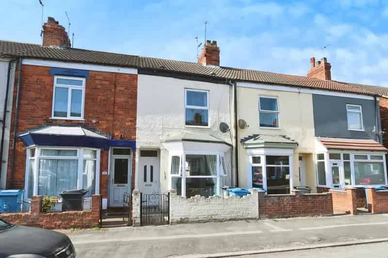 2 Bedroom Mid Terrace House For Sale