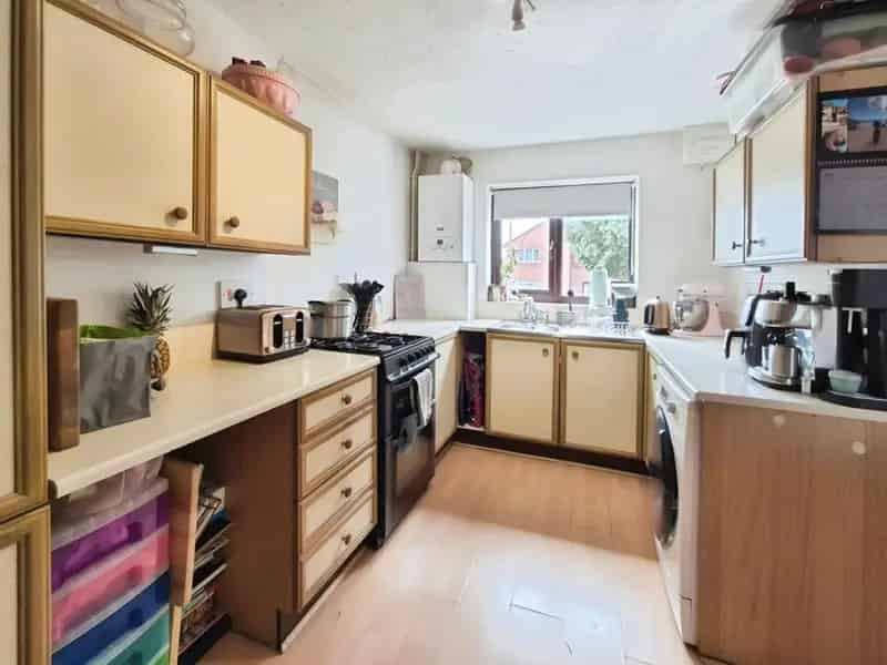 2 Bedroom House For Sale - No Chain