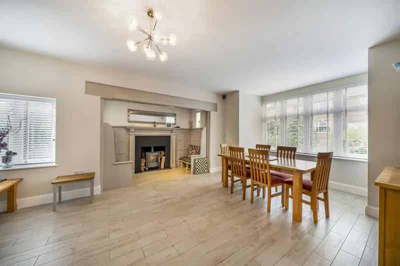 4 Bedroom Semi-Detached House for Sale Eglise Road Warlingham