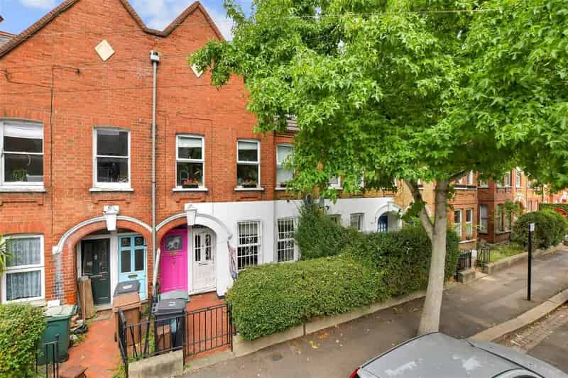 3 bedroom maisonette for sale