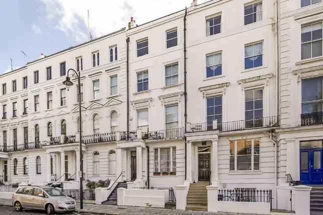 Flat for sale in Elgin Crescent, London W11