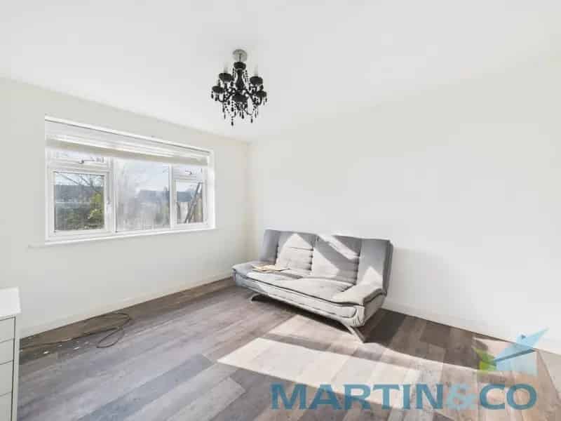 3 Bedroom House For Sale Queens Drive L13