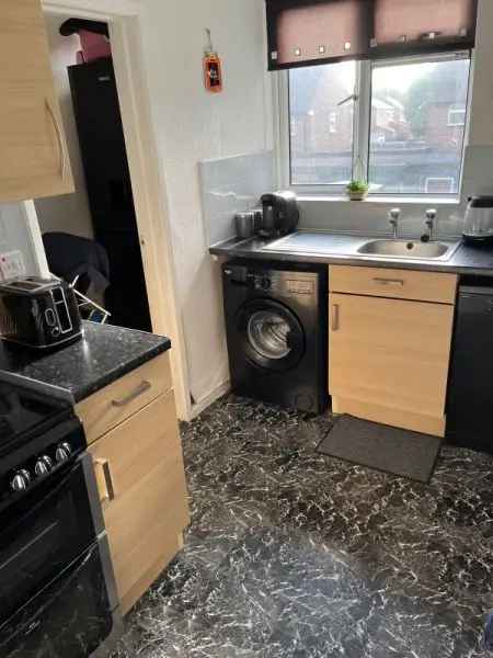 Flat For Rent in Trafford, England