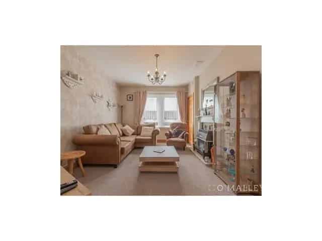 2 Bedroom Flat for Sale in Alva