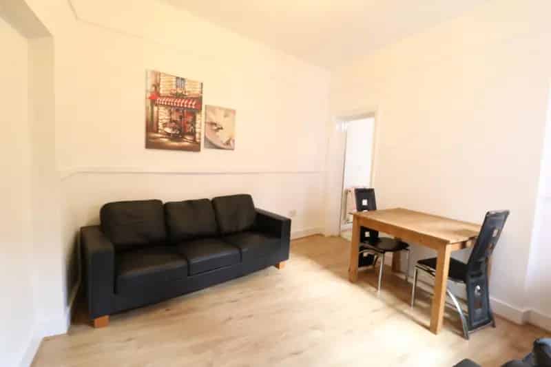 1 Bedroom House Share Bills Included Free Internet Near Train Station