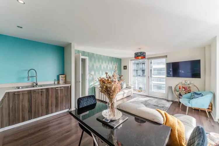 2-Bedroom Apartment Glasgow Harbour Private Balcony Secure Parking