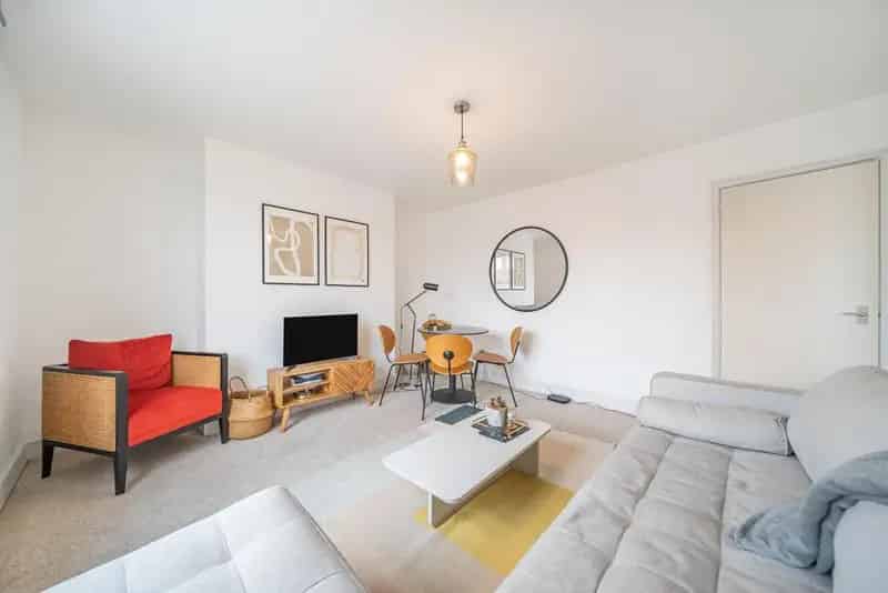 Grade II Listed Georgian Conversion One Bedroom Flat Near Clapham Common