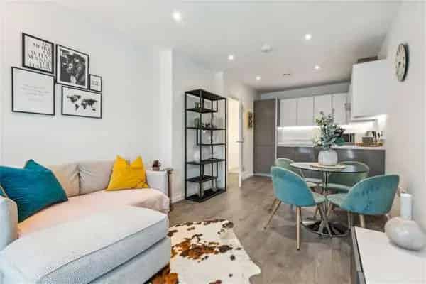 Riverside 1-Bed Flat Battersea Wandsworth Modern Apartment