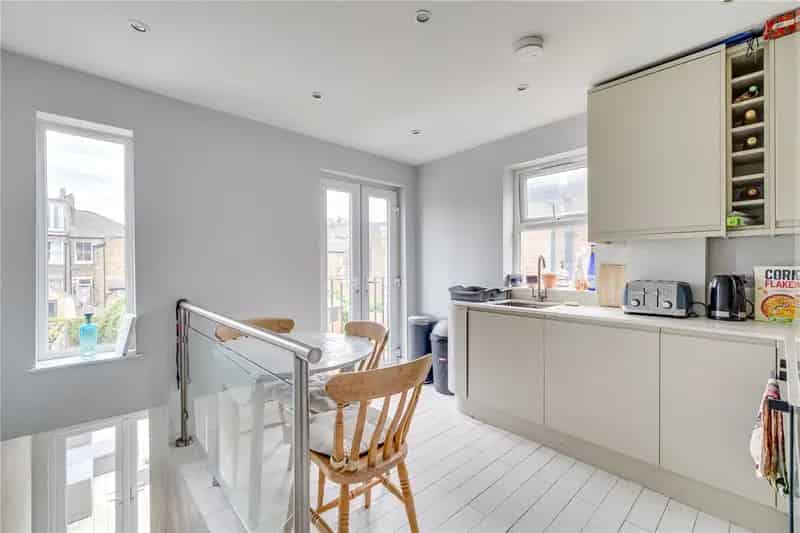 1 Bedroom Flat Sands End Fulham Close Imperial Wharf Transport Links