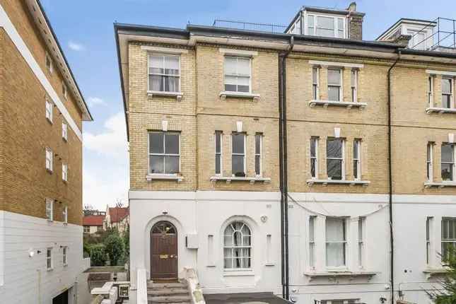 Flat to rent in Thurlow Road, Hampstead, London NW3