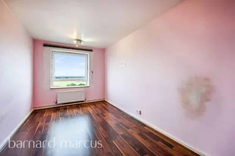 2 Bed Apartment with Garage and Zero Deposit Guarantee