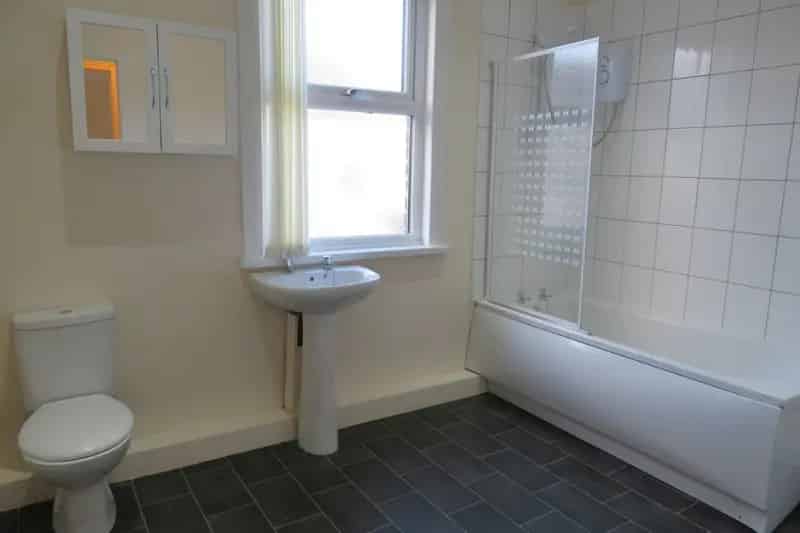 Modern 1 Bedroom House Near Liverpool Coastline Half Price Rent