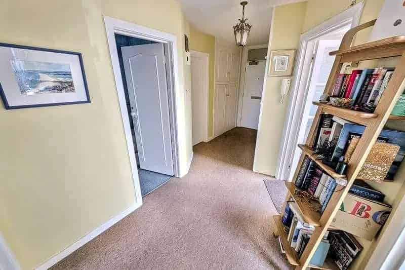 2 Bed Sea View Apartment Near Bournemouth Beach