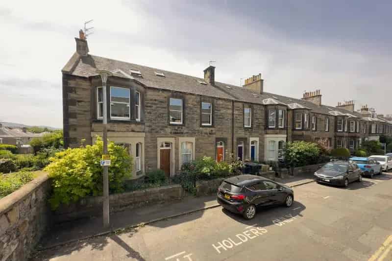 5 Bedroom Flat for Sale