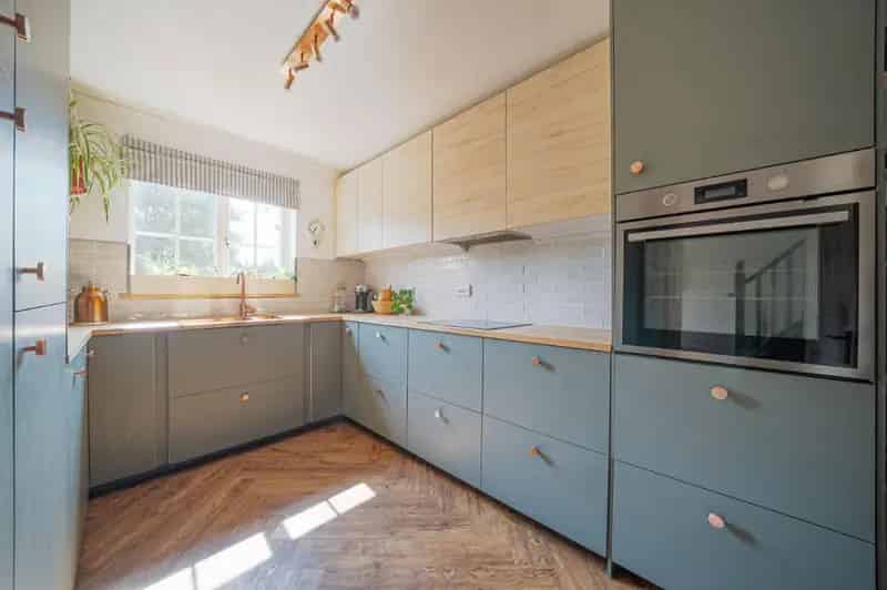 4 Bed House for Sale Extended Family Home with Loft Conversion