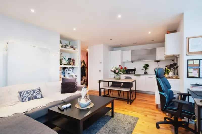 Spacious 1-Bedroom Flat for Sale in Manchester City Centre