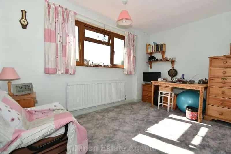 3 Bed Extended House for Sale Family Home Sunny Garden Driveway Parking