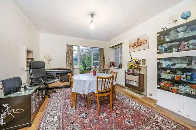 Four Bedroom Detached House Brim Hill London N2