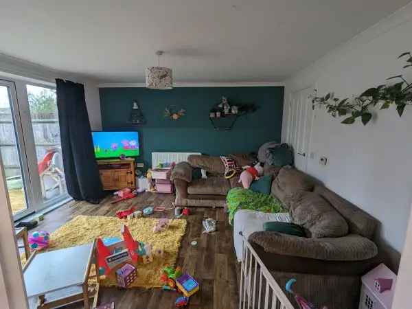 Flat For Rent in Wealden, England