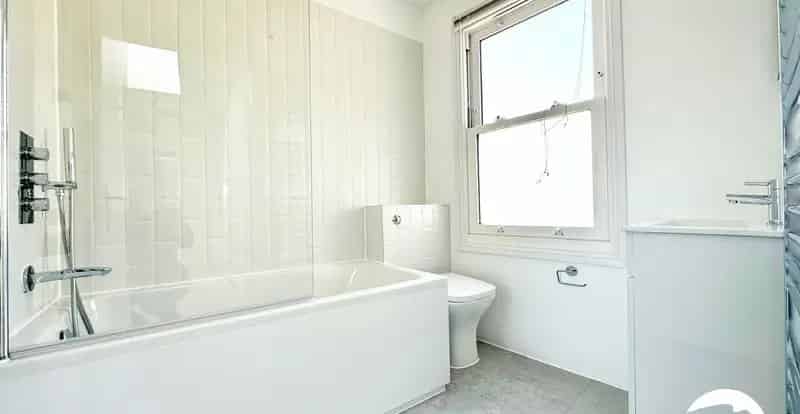 2 Bedroom Split Level Flat for Sale in Lewisham SE13
