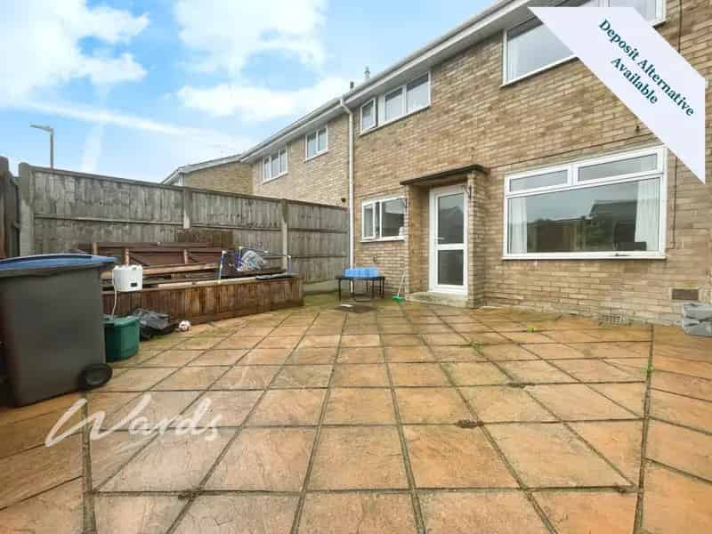 3 bedroom end of terrace house to rent