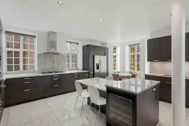 Flat for sale in Eyre Court, Finchley Road, London, St John's Wood, London NW8, United Kingdom