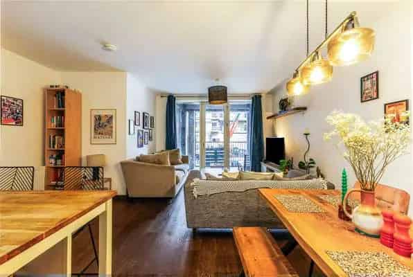 Two Bedroom Apartment with Private Garden and Patio