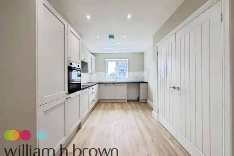 Immaculate 2 Bed End Terrace House with Parking and Garden