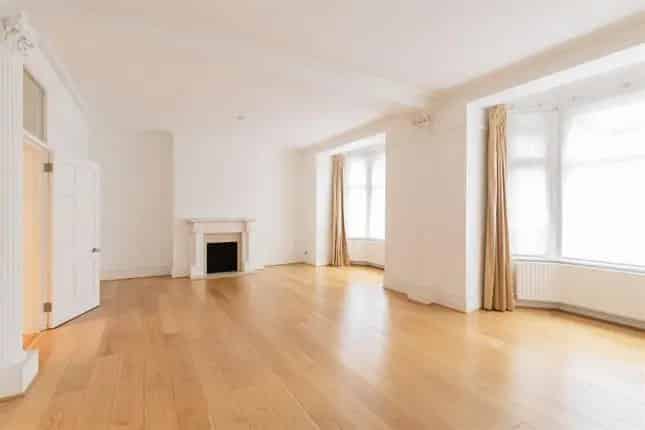 4-5 Bedroom Apartment in Iverna Court London W8