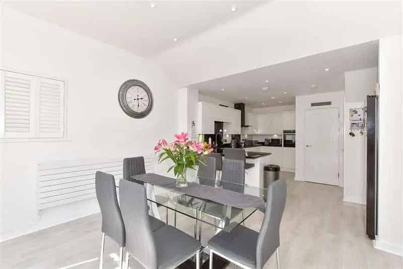 3 Bed House for Sale with 2 Parking Spaces